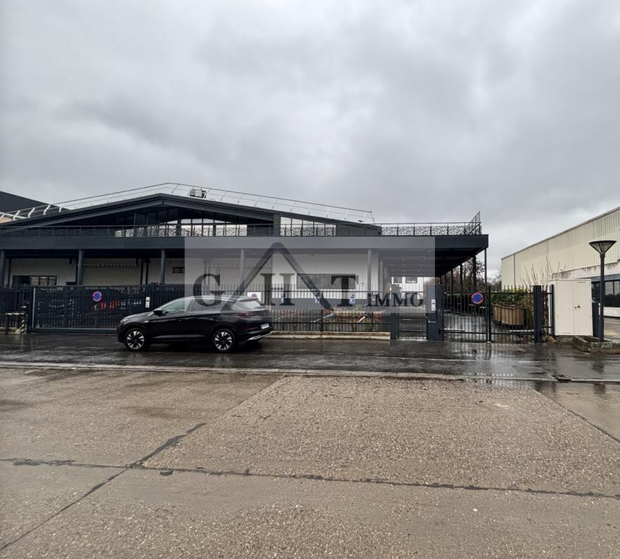 Industrial in Villeneuve-la-Garenne to rent Building Photo- Image 1 of 17