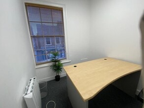 58 Tavistock St, Bedford to rent Interior Photo- Image 1 of 3