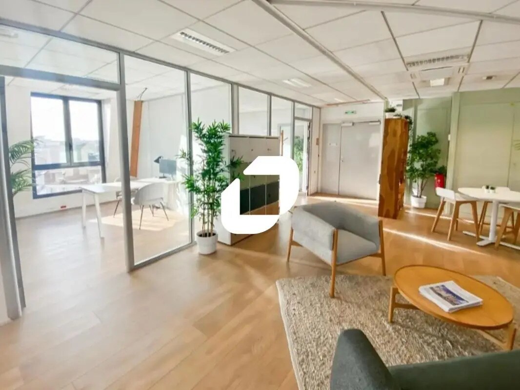 Office in Saint-Maur-des-Fossés to rent Interior Photo- Image 1 of 4