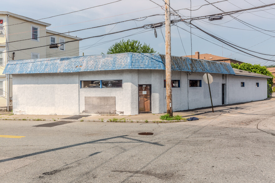 357 Dyer Ave, Cranston, RI for sale - Building Photo - Image 3 of 27