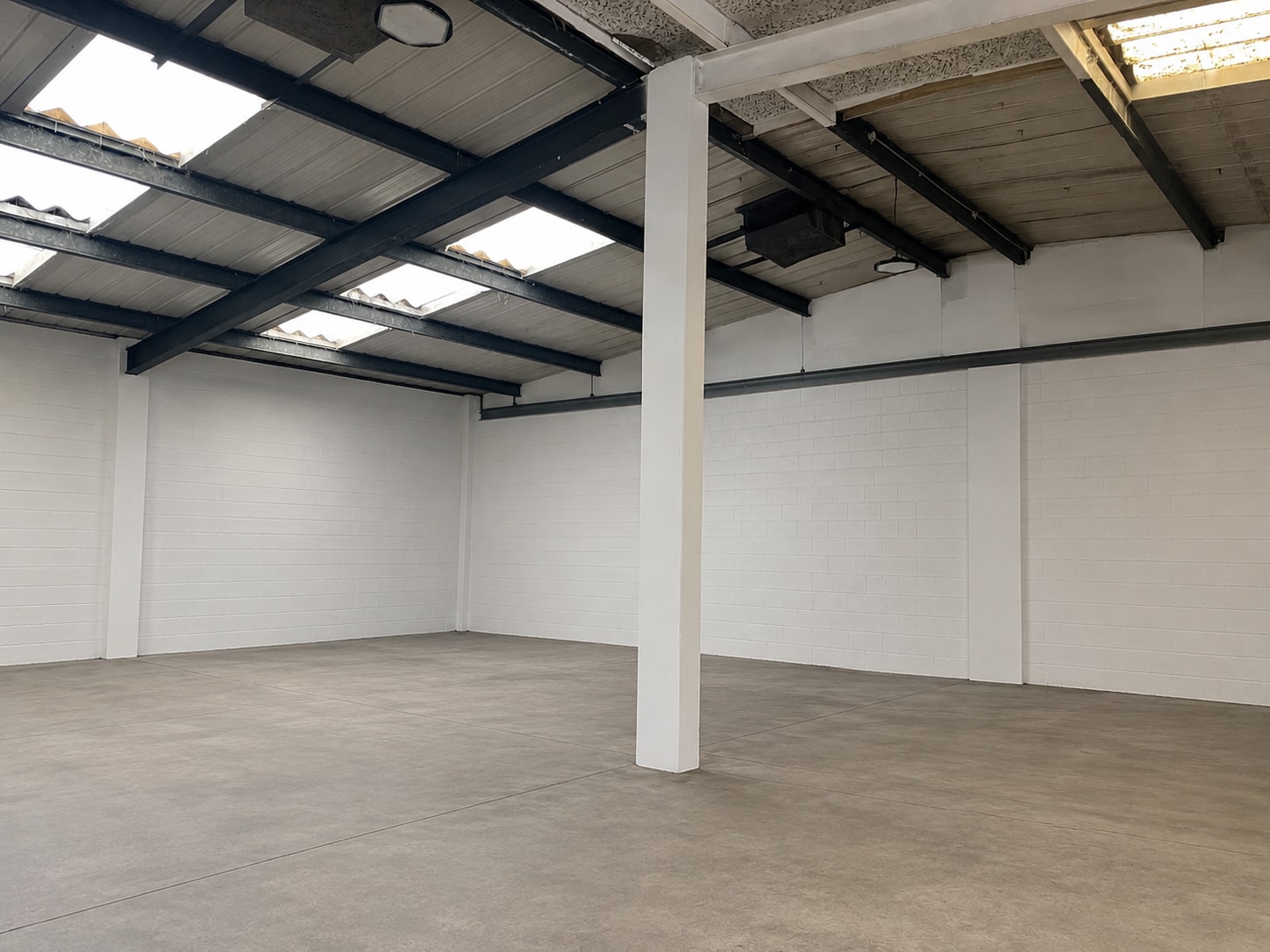 Dominion Rd, Southall to rent Interior Photo- Image 1 of 2