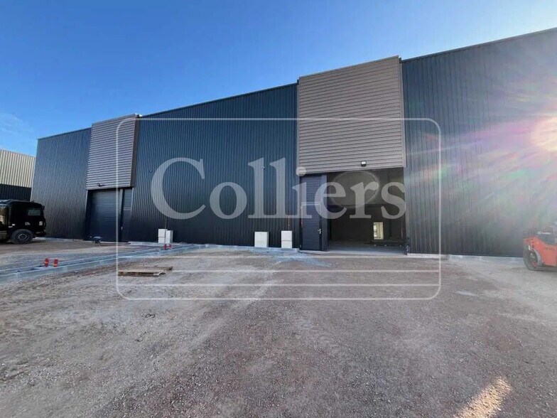 Office in Venelles to rent - Building Photo - Image 1 of 9