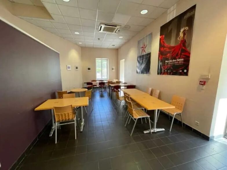 Office in Lyon to rent - Building Photo - Image 2 of 20