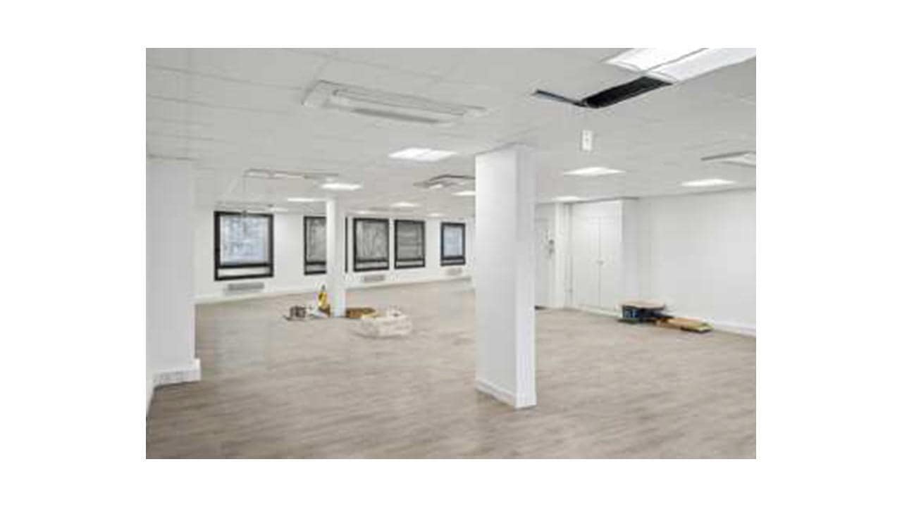 Office in Montrouge to rent Interior Photo- Image 1 of 4