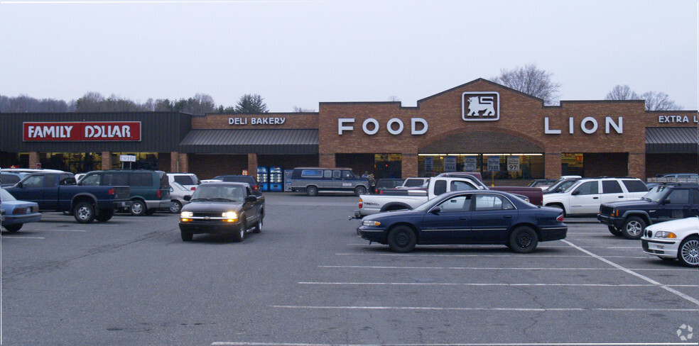 401 S Main St, Sparta, NC for rent - Building Photo - Image 3 of 7