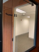 103 Schelter Rd, Lincolnshire, IL to rent Interior Photo- Image 1 of 3