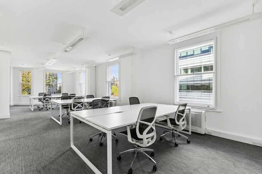7-8 Lyric Sq, London to rent - Building Photo - Image 3 of 7