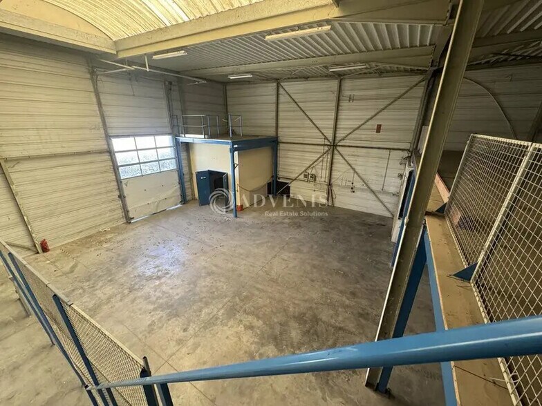 Light Industrial in Claye-Souilly to rent - Interior Photo - Image 2 of 9