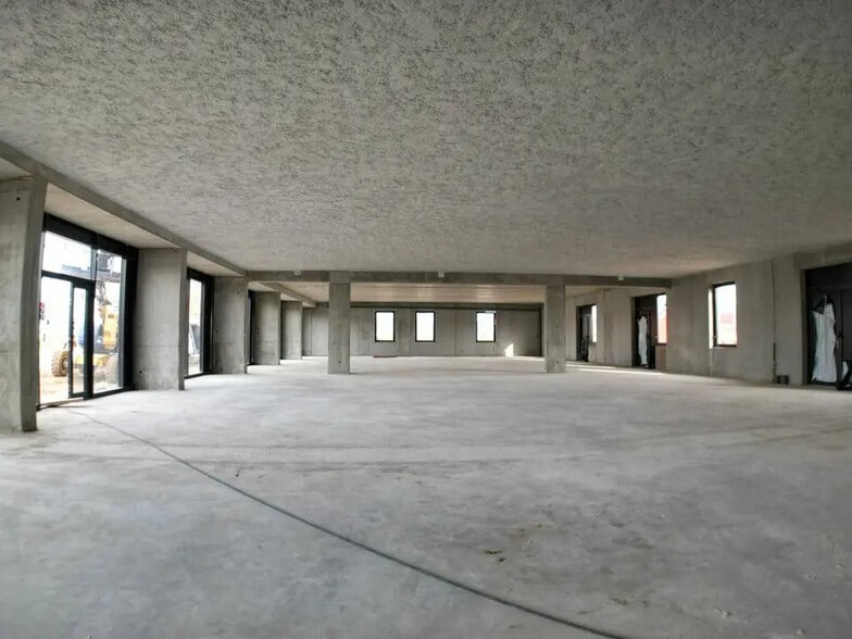 Retail in Strasbourg to rent - Building Photo - Image 2 of 10