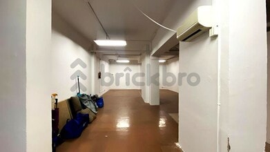 Retail in Barcelona, Barcelona to rent Interior Photo- Image 2 of 12