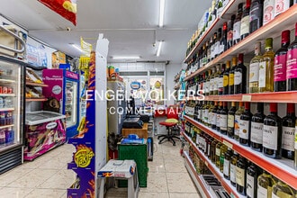 Retail in Barcelona, Barcelona to rent Interior Photo- Image 2 of 12