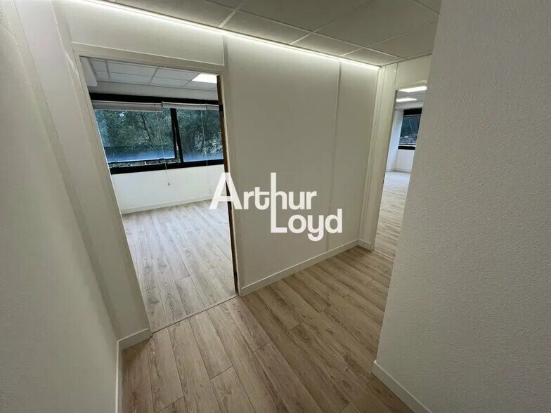 Office in Valbonne to rent - Building Photo - Image 3 of 12