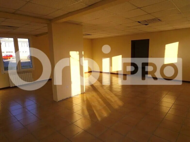 Retail in Soissons for sale - Building Photo - Image 2 of 4