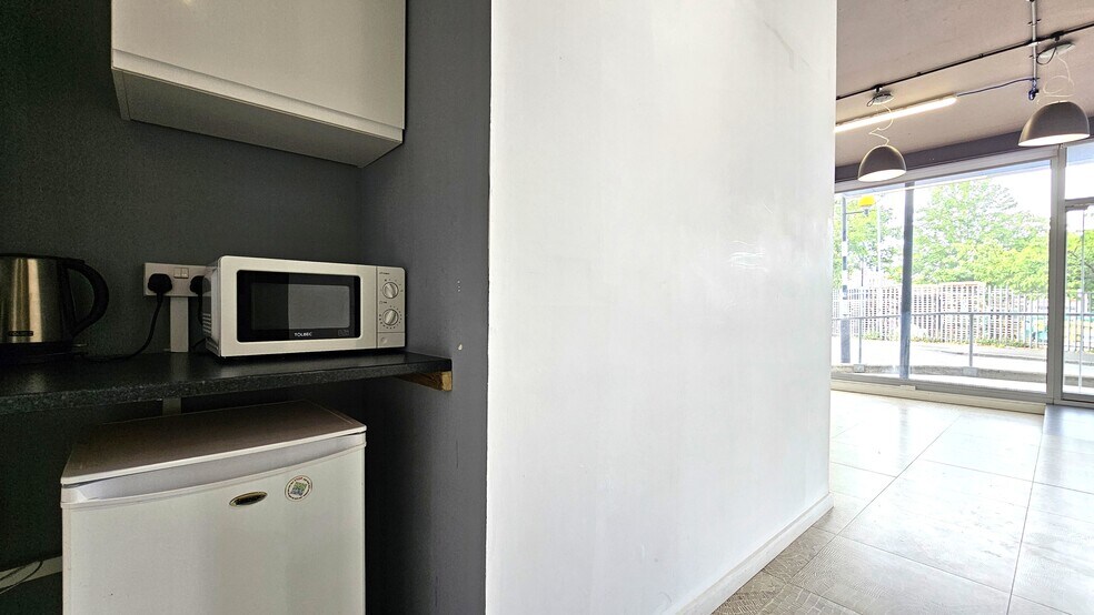 41-75 Consort Rd, London to rent - Building Photo - Image 2 of 7