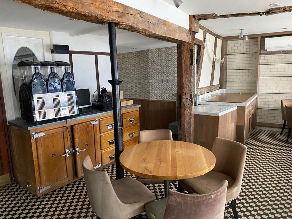 5-6 Broad St, Ludlow for sale Interior Photo- Image 1 of 1