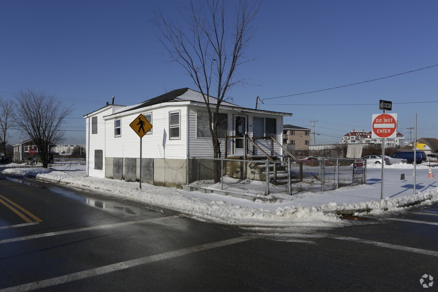 32 Railroad Ave, Salisbury, MA for sale - Primary Photo - Image 1 of 1