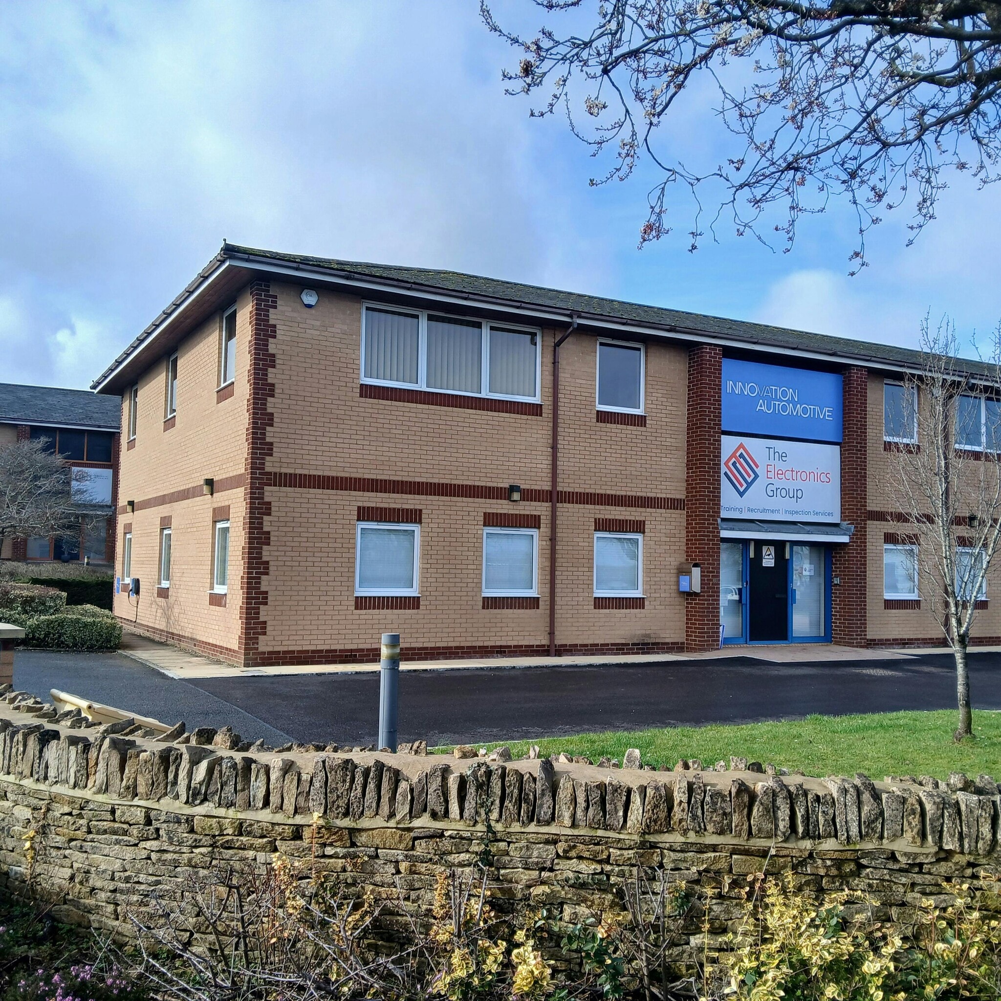 101-104 Love Ln, Cirencester to rent Building Photo- Image 1 of 8