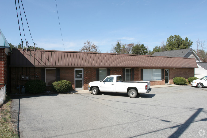 804 W Main St, Jamestown, NC for sale - Primary Photo - Image 1 of 1