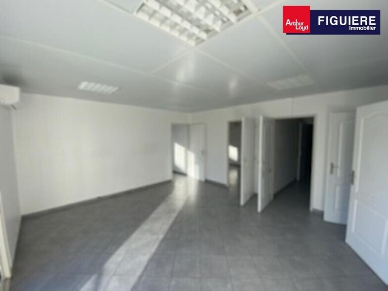Office in Lançon-Provence for sale - Interior Photo - Image 1 of 11