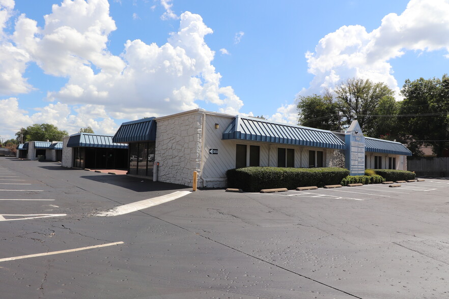 5401 S Sheridan Rd, Tulsa, OK for rent - Building Photo - Image 1 of 9