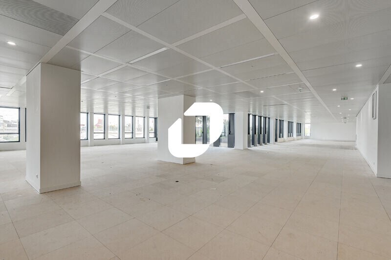 Office in Saint-Denis to rent Building Photo- Image 1 of 15