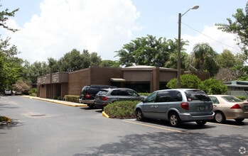 9806 N 56th St, Temple Terrace, FL for rent Building Photo- Image 1 of 9