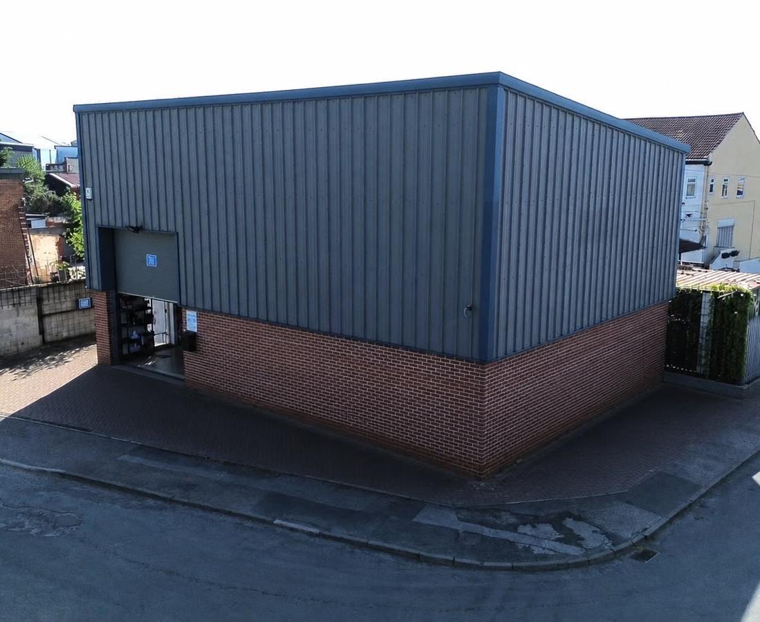 Russell St, Wakefield to rent Building Photo- Image 1 of 3
