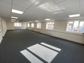 25 Lyon Rd, Walton On Thames to rent Interior Photo- Image 1 of 2
