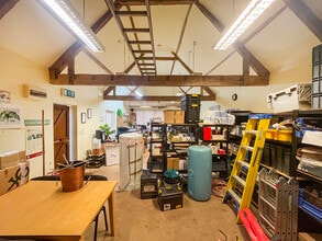 Clare Park, Farnham to rent Interior Photo- Image 2 of 9