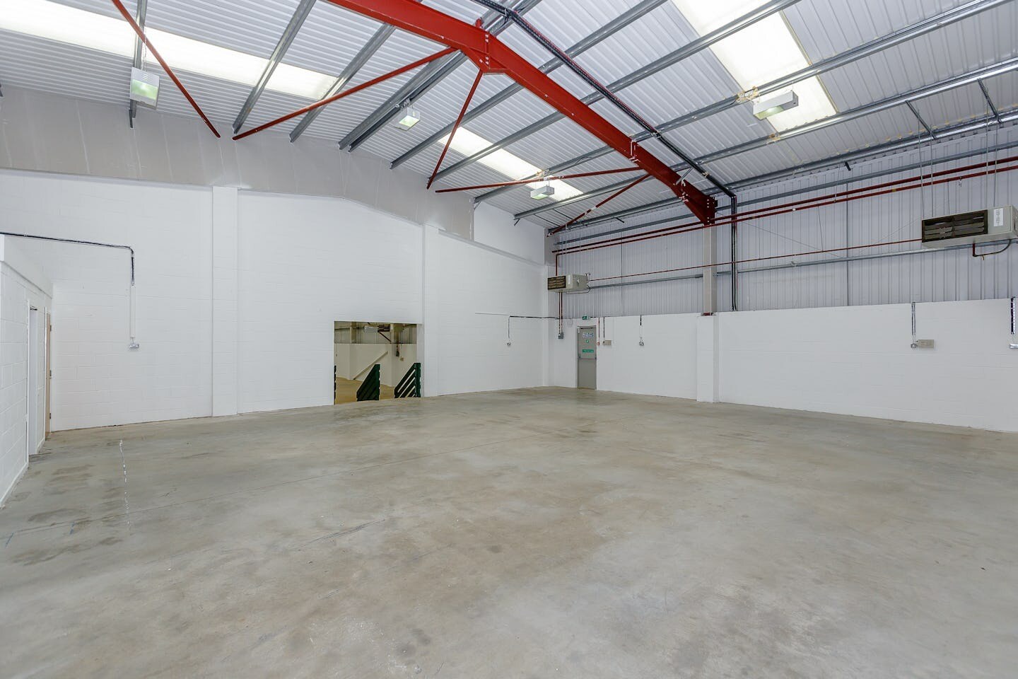 Burnley Rd, Mytholmroyd to rent Interior Photo- Image 1 of 3