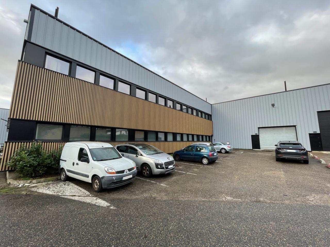 Light Industrial in Villeneuve-la-Garenne to rent Building Photo- Image 1 of 9