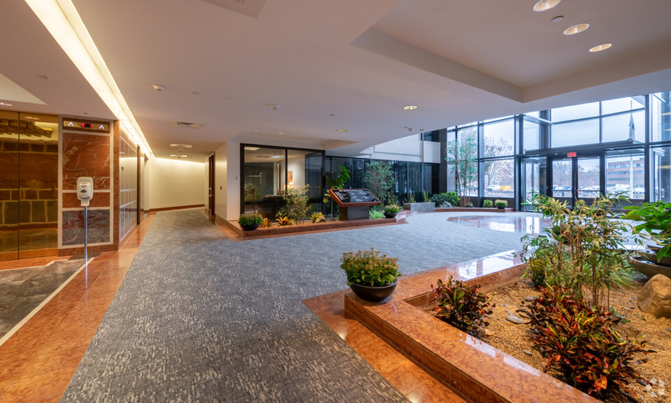 401 Edgewater Pl, Wakefield, MA for rent - Lobby - Image 2 of 15