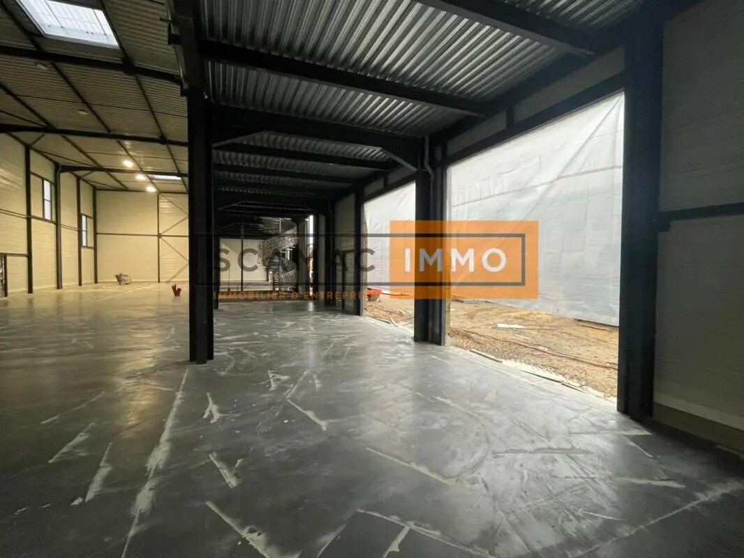 Office in SAINT-OUEN-L'AUMONE to rent Building Photo- Image 1 of 10