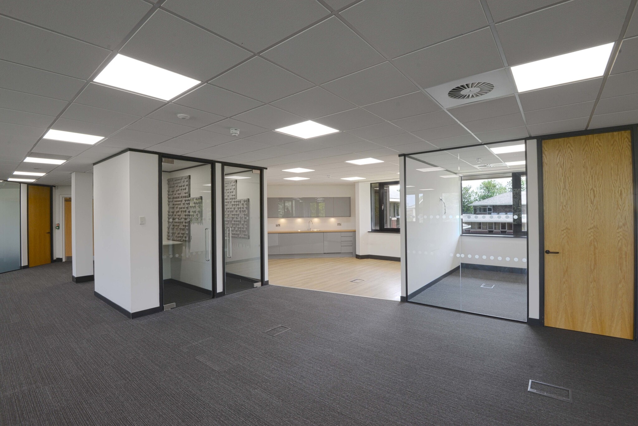 2-2A Princess Para, Manchester to rent Building Photo- Image 1 of 10