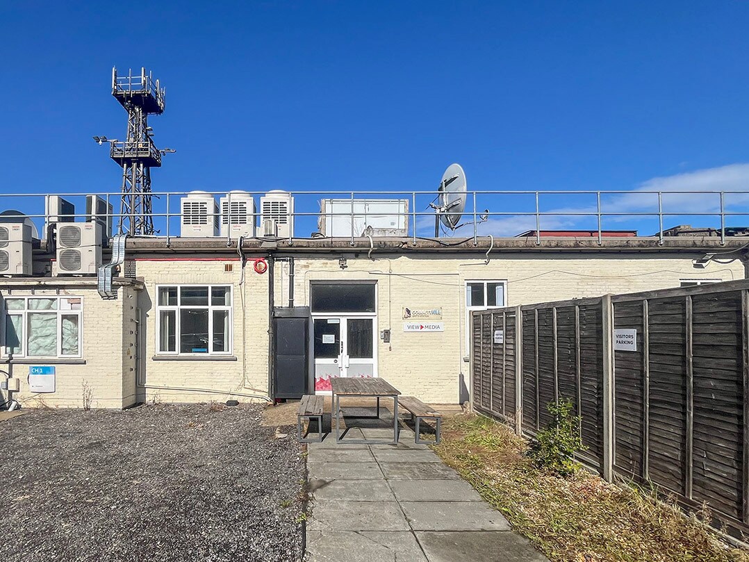 1 Cobbett Hill Rd, Normandy to rent Primary Photo- Image 1 of 8