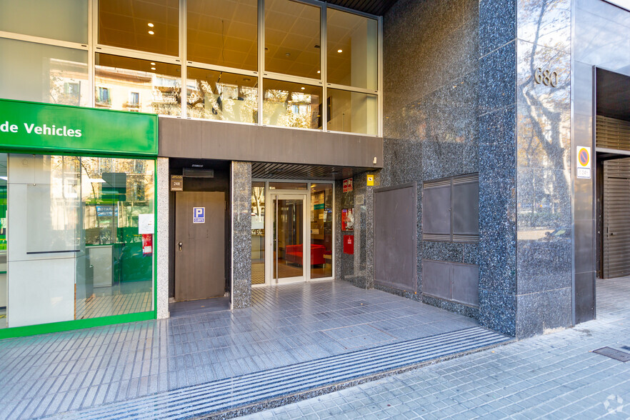 Gran Vía De Les Corts Catalanes, 680, Barcelona, Barcelona for rent - Building Photo - Image 2 of 4