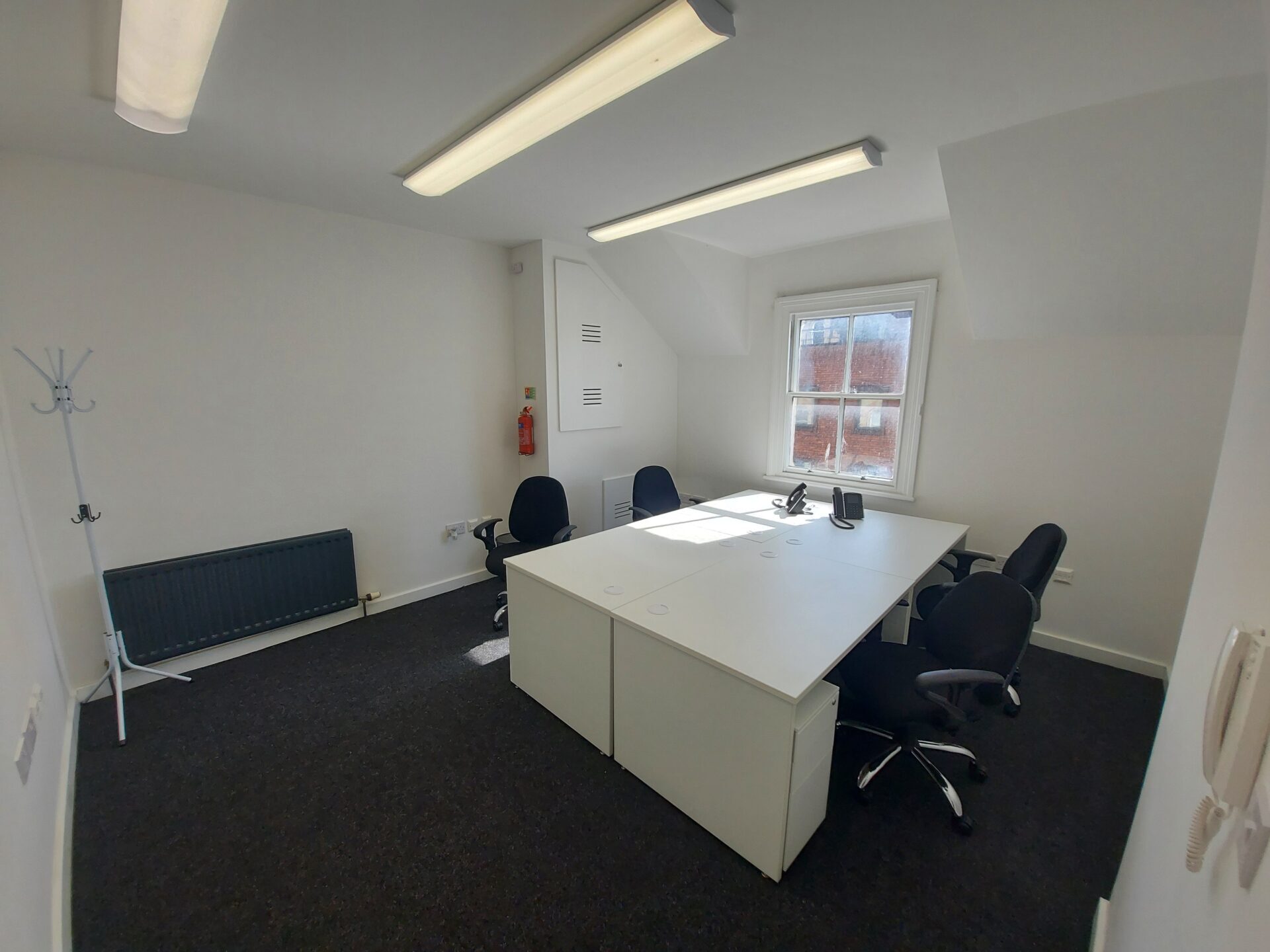 8-10 Ashley Rd, Altrincham to rent Interior Photo- Image 1 of 3