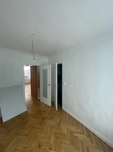 Retail in Vernaison to rent - Interior Photo - Image 2 of 3