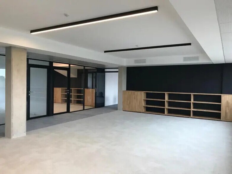22 Quai Gallieni, Suresnes to rent - Building Photo - Image 3 of 19