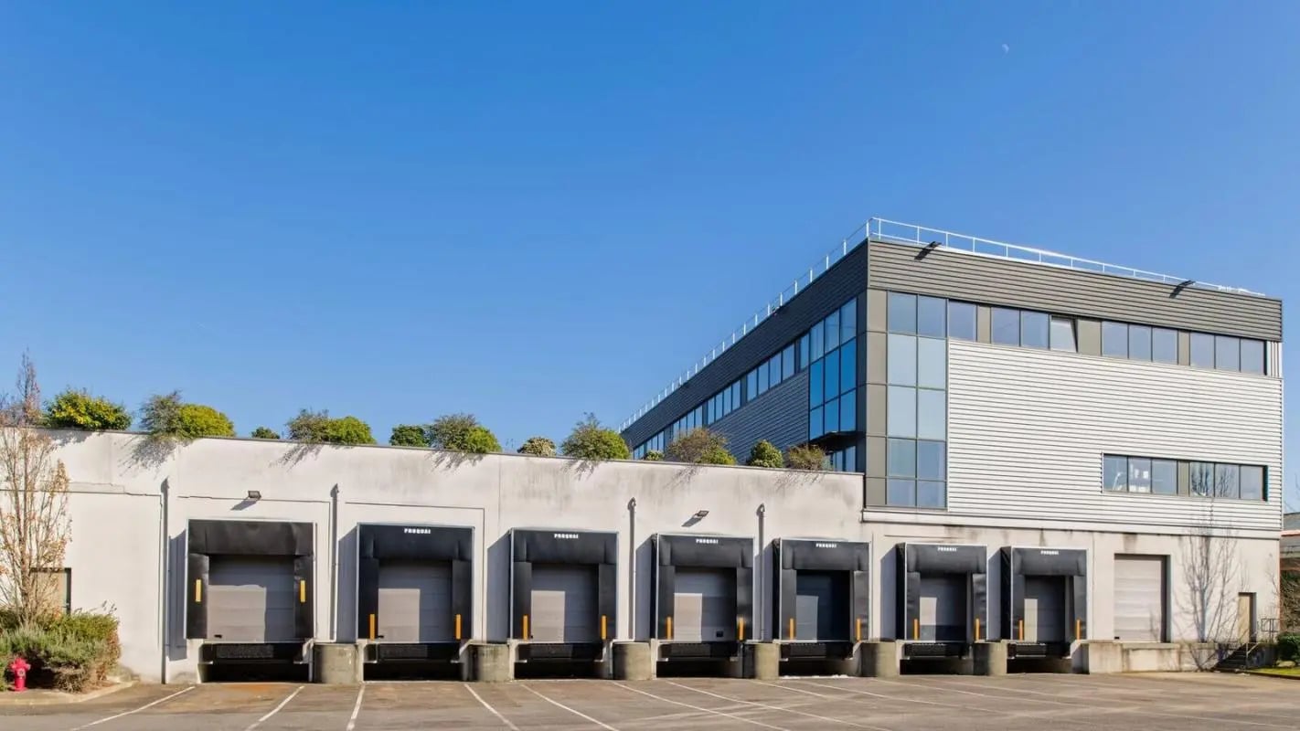 Industrial in Saint-Denis to rent Building Photo- Image 1 of 12