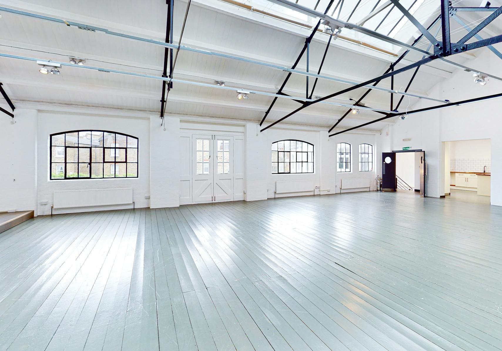 158 Hurlingham Rd, London for sale Interior Photo- Image 1 of 6