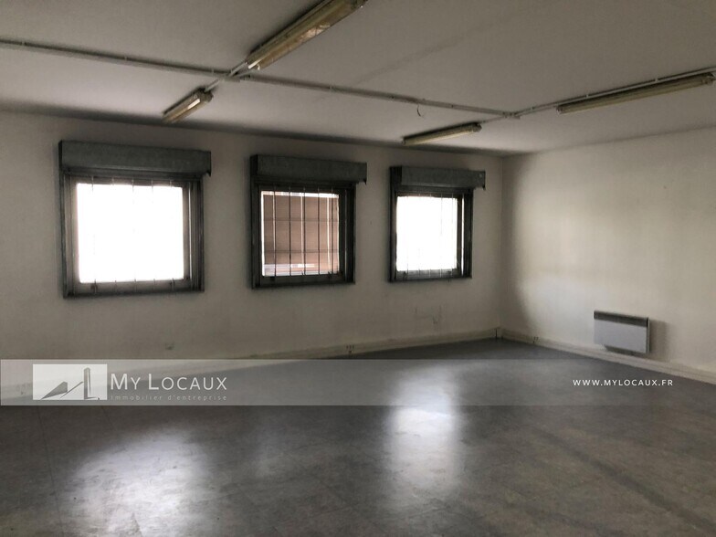 Light Industrial in Gennevilliers to rent - Interior Photo - Image 2 of 6