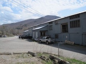 3214 E Main St, Richmond, VT for rent Primary Photo- Image 1 of 2