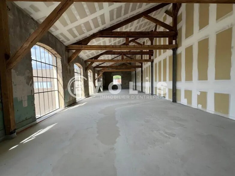 8 Rue De La Pierre Bleue, Chaponost for sale - Interior Photo - Image 3 of 7