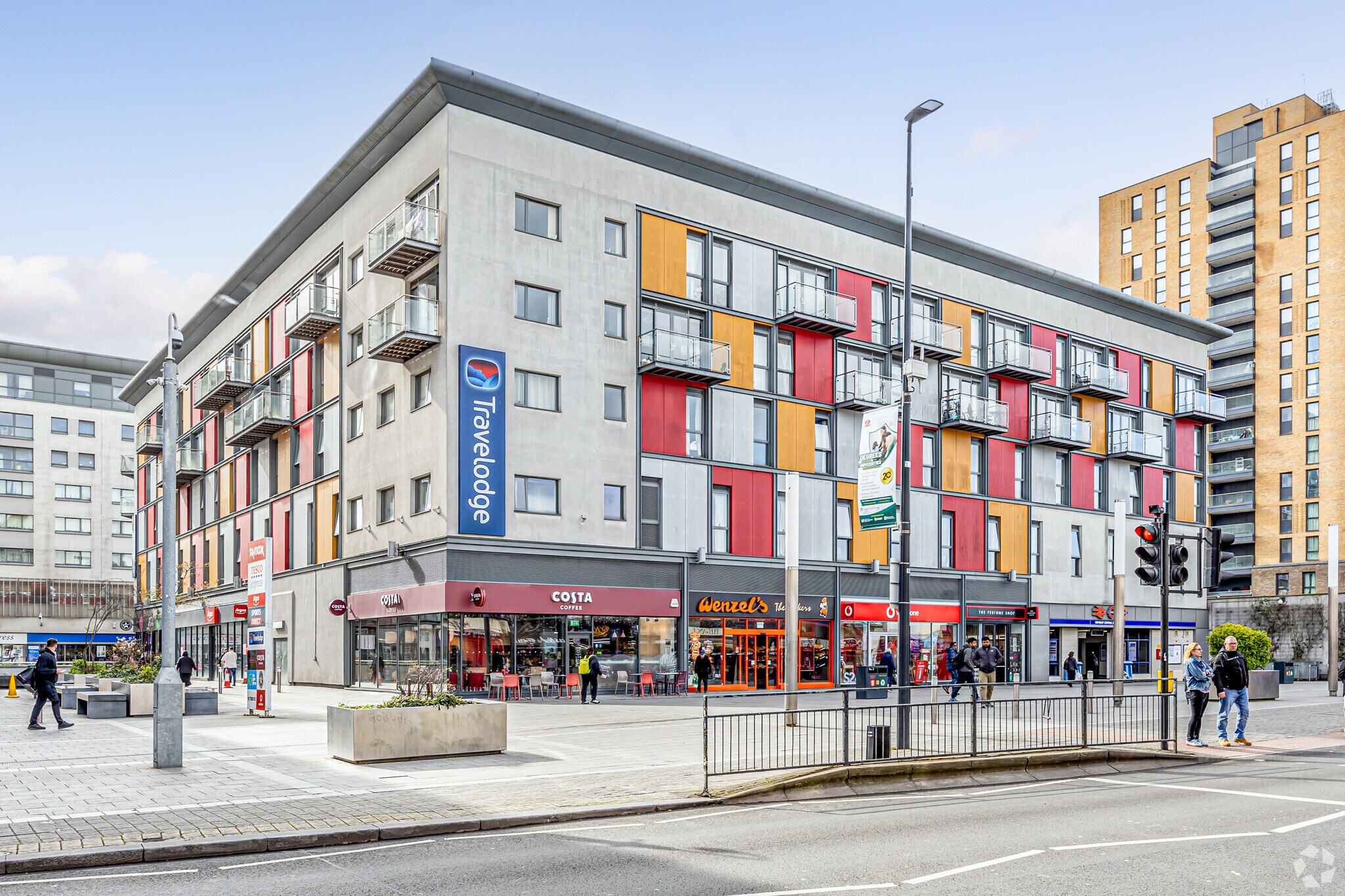 High Rd, Wembley for sale Primary Photo- Image 1 of 1