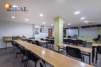 More details for Calle Andorra, 1-1, Granada - Office for Sale