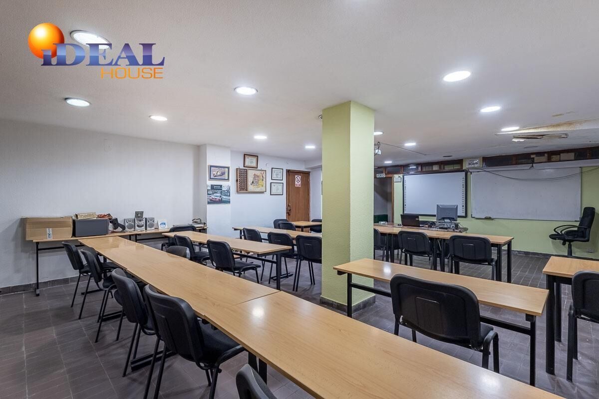 Calle Andorra, 1-1, Granada, Granada for sale Interior Photo- Image 1 of 10