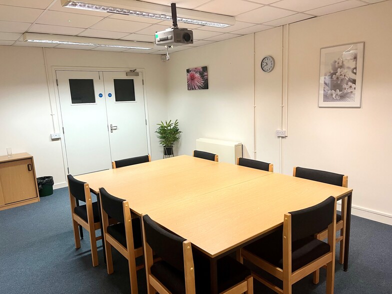 Alexandra Rd, Sudbury to rent - Interior Photo - Image 3 of 6