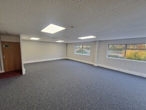 Newbury Rd, Kingsclere to rent Interior Photo- Image 2 of 2