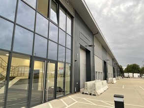 Concord Rd, London to rent Building Photo- Image 1 of 22